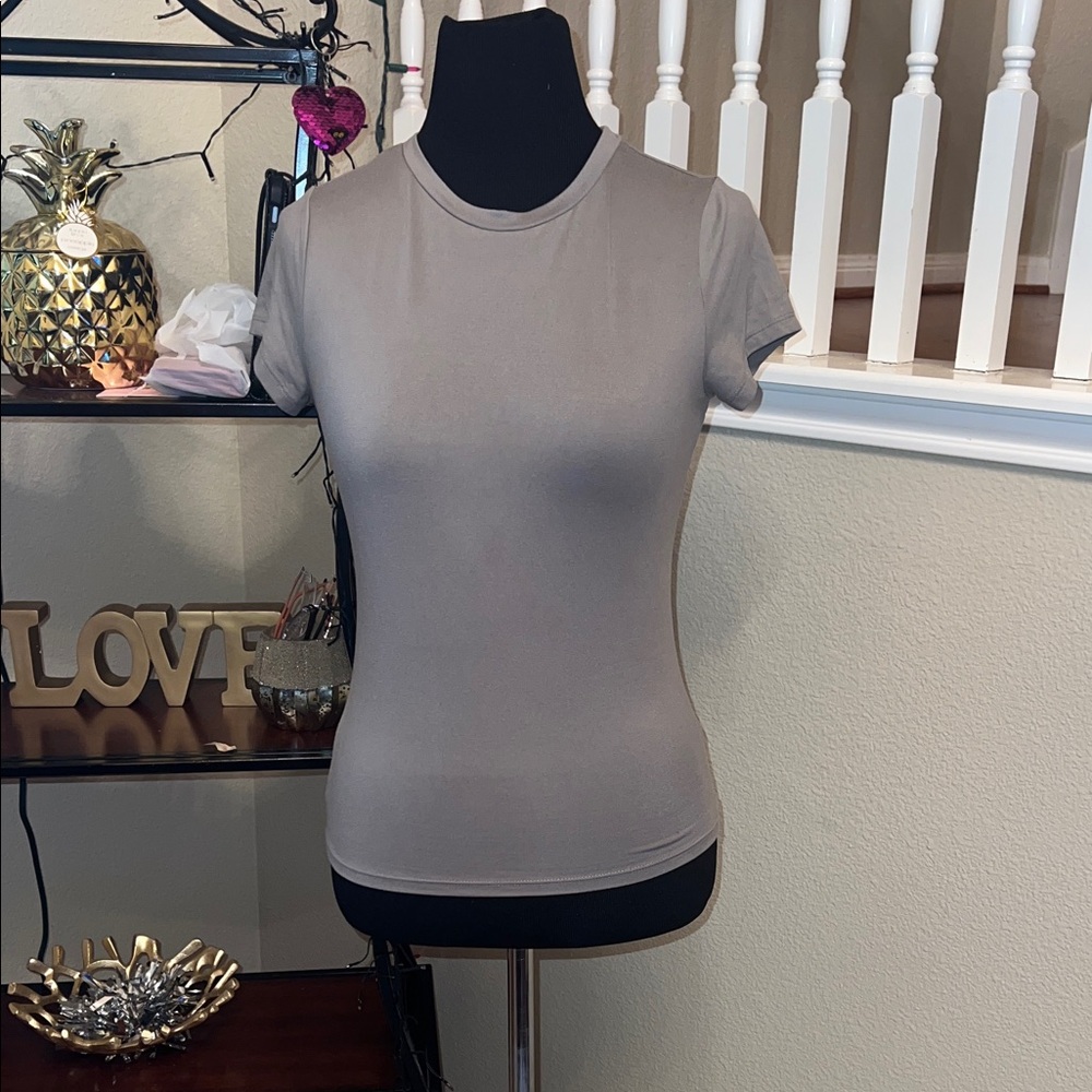 Hollister Taupe Short Sleeve Tee